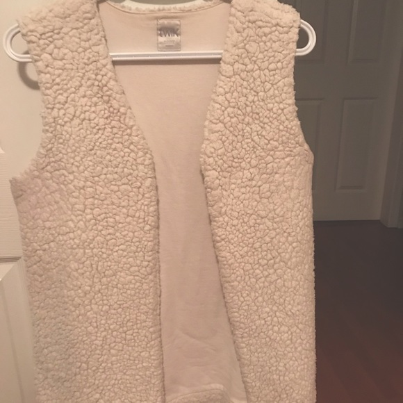 ❄️ soft white vest from Twik - Picture 1 of 3